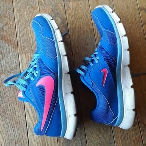 Nike running sneaker. Women's 8.5